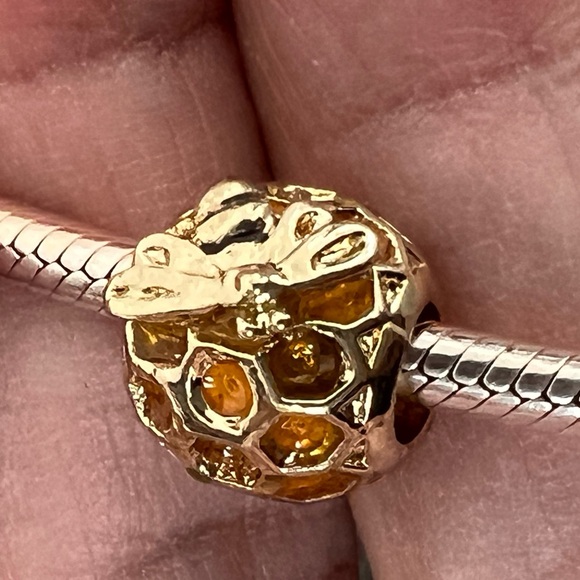 Honey bee 🐝 charm only, Fits Pandora bracelets - Picture 2 of 6
